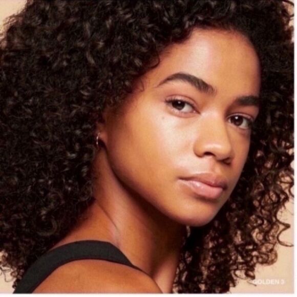 Bobbi Brown Vitamin Enriched Skin Tint SPF 15 Colour: Golden 3 - Picture 6 of 12